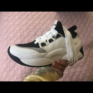 MK b&w SNEAKERS like NEW